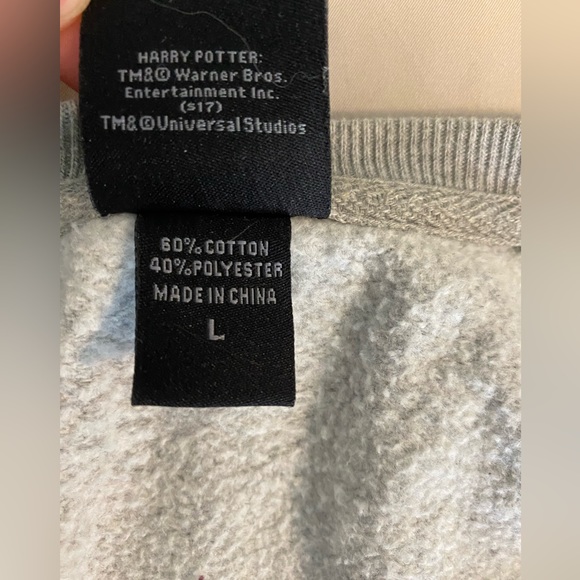 Gryffindor Sweatshirt - Universal Studios Wizarding World of Harry Potter - Picture 5 of 5